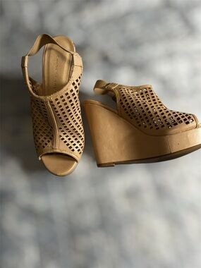 Chinese laundry wedges